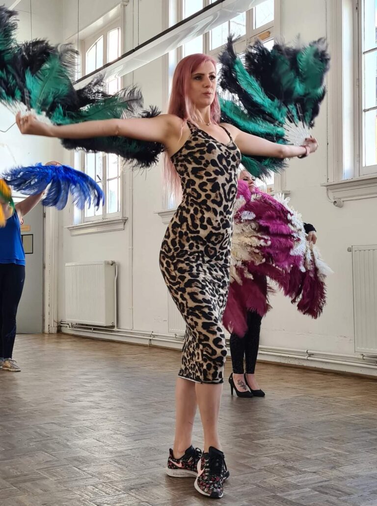 feather fan dance burlesque
